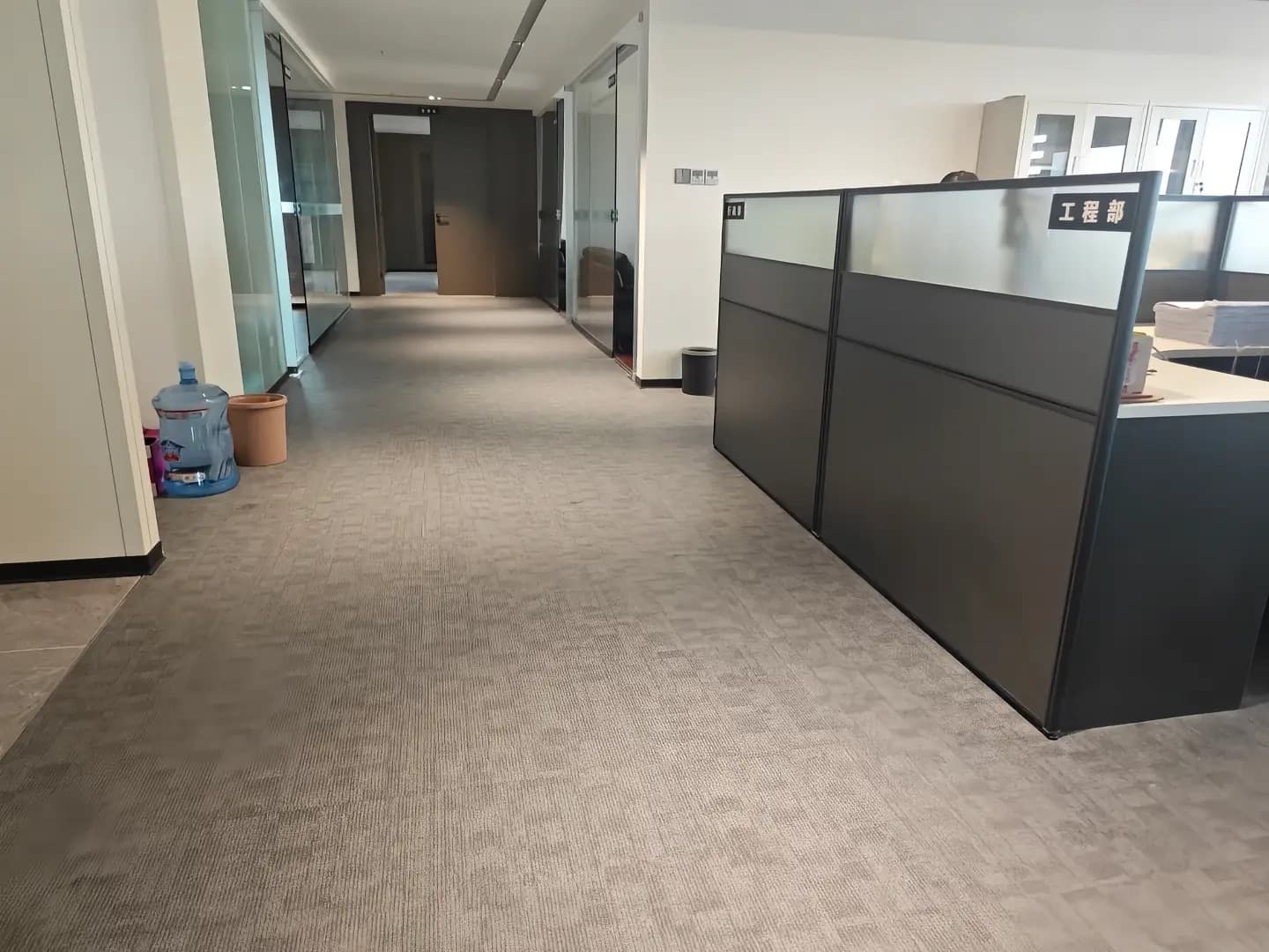 办公室LVT地板工程施工图2