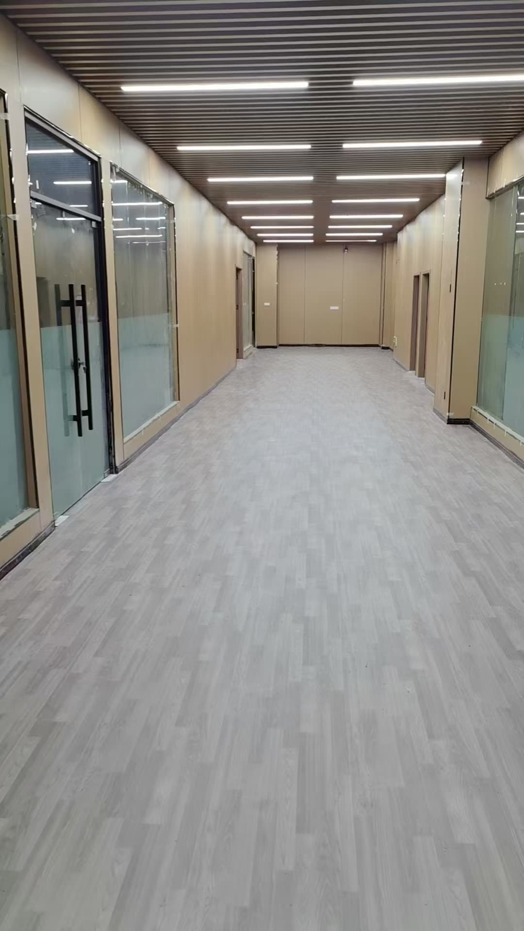 办公室PVC地板项目施工图3