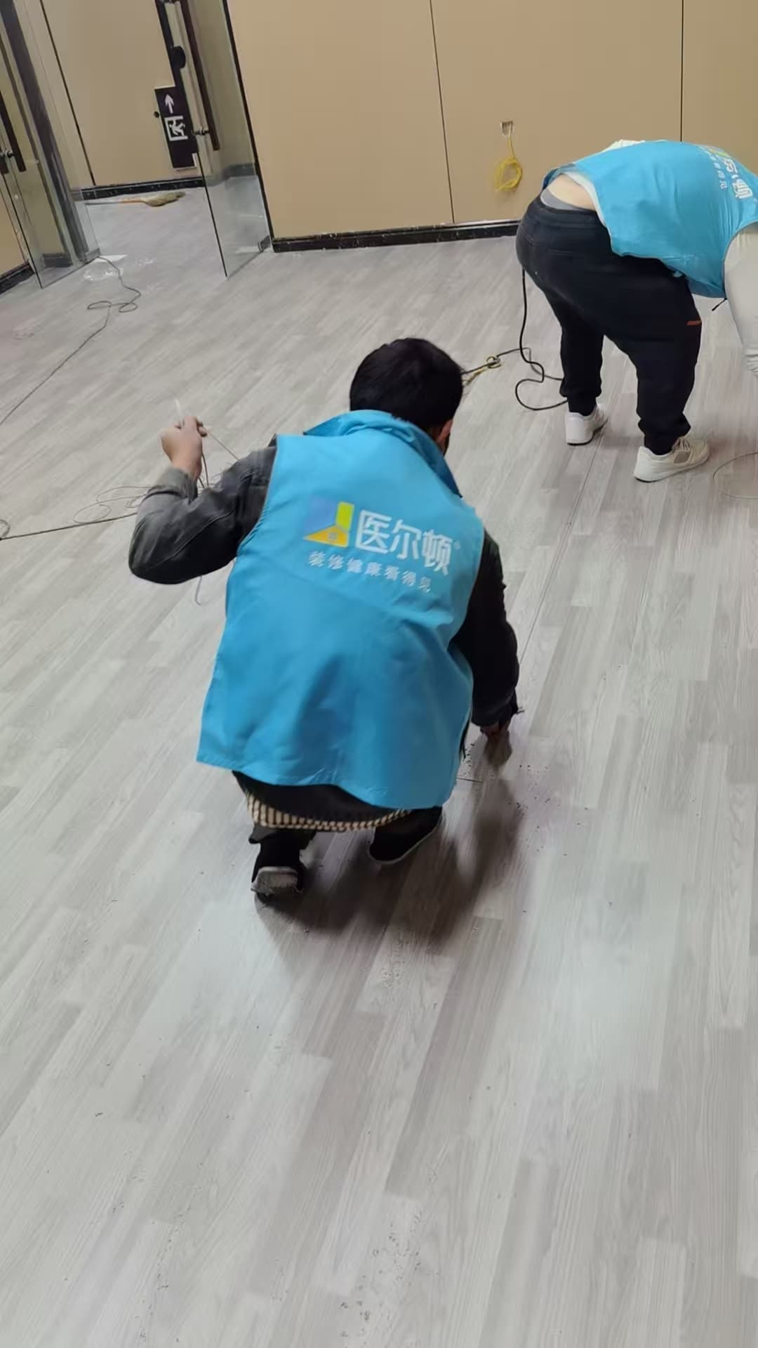 办公室PVC地板项目施工图2