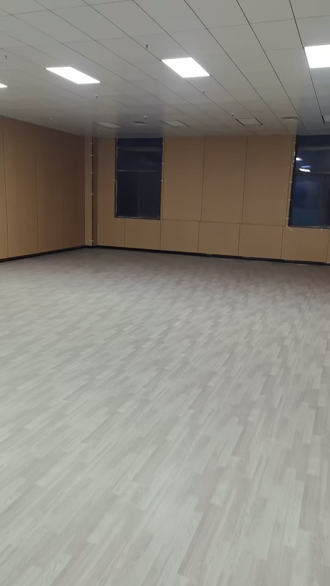 办公室PVC地板项目施工图4